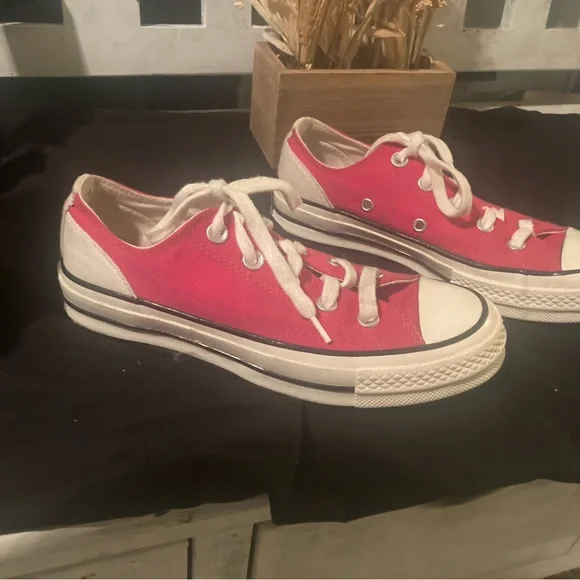 Authentic converse low rise top pink and white shoes - Picture 3 of 10
